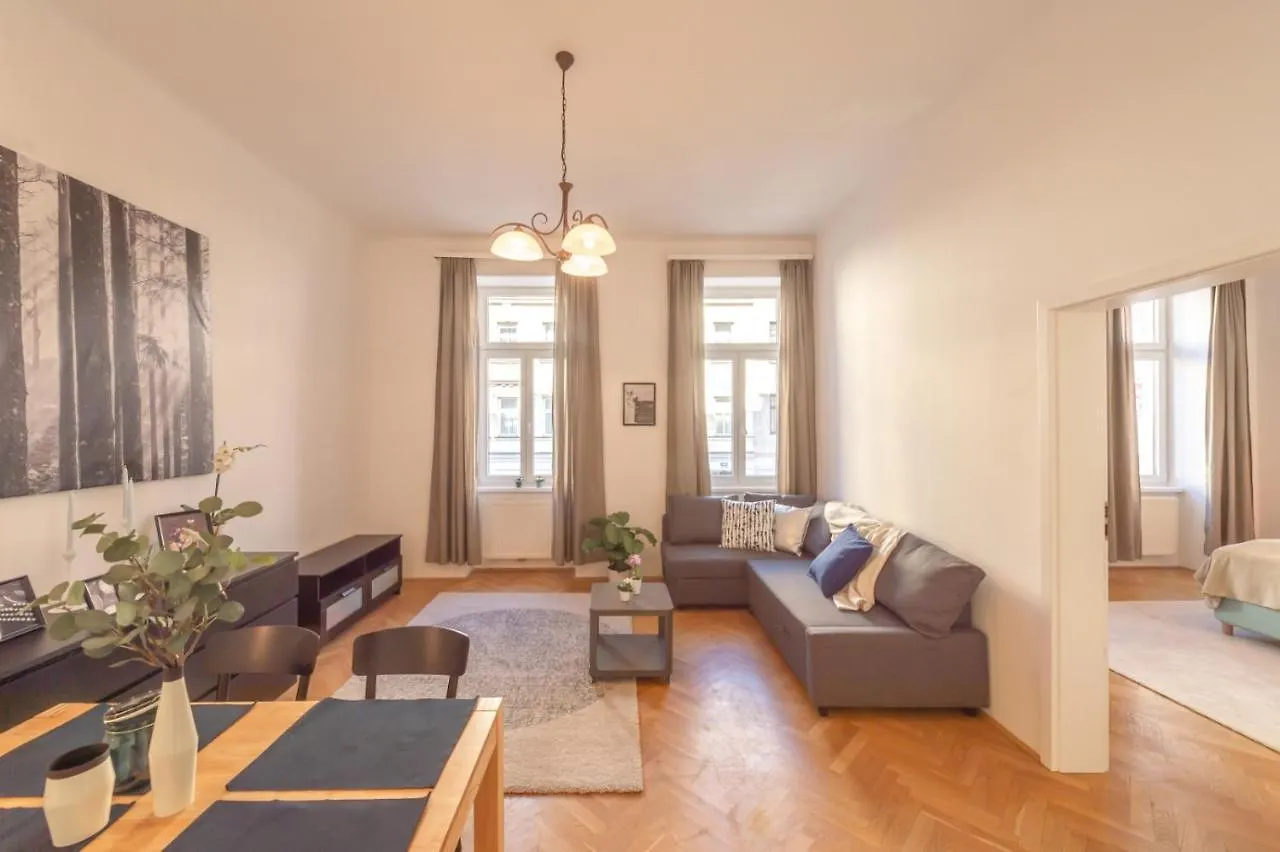 Imperial Schoenbrunn Stays Vienna Apartment