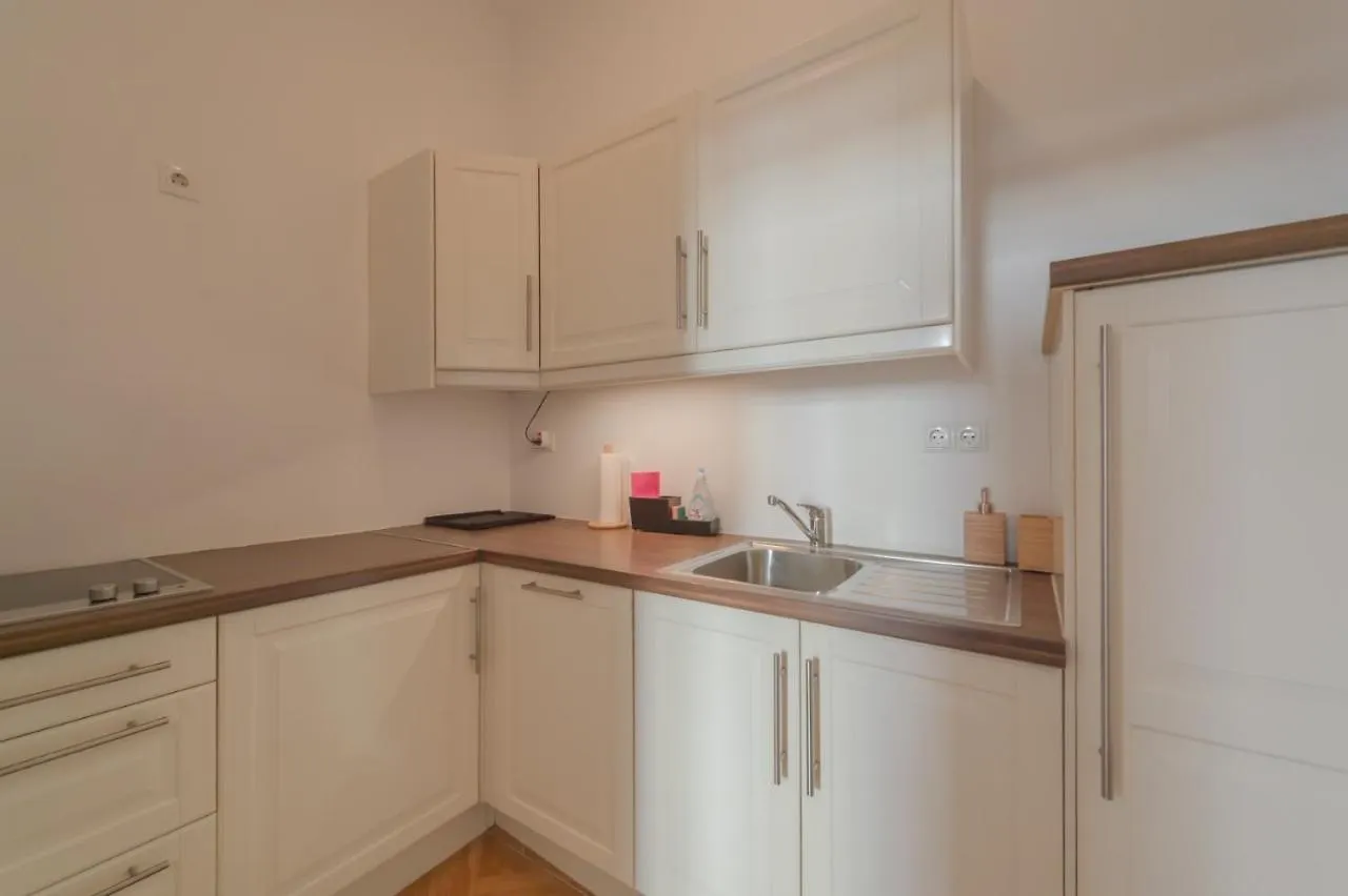 Beautiful 1 bedroom apartment near Schönbrunn palace Wien