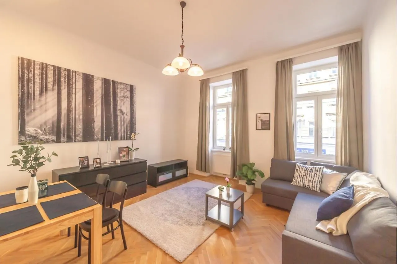 Beautiful 1 bedroom apartment near Schönbrunn palace Wien Österrike